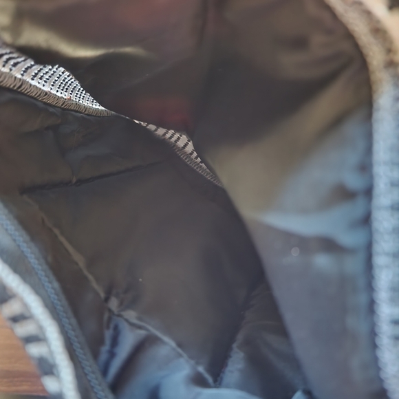 Ecuador Imported Crossbody - Picture 4 of 8